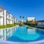 Palmera - Spacious With Pool View