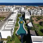 Palmera - Spacious With Pool View *