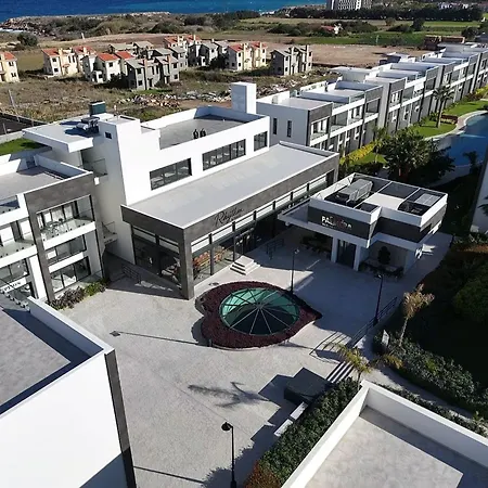 Palmera - Spacious With Pool View * Vasilia