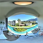 Palmera - Spacious With Pool View *