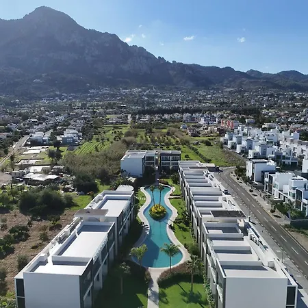 Palmera - Spacious With Pool View Apartmán