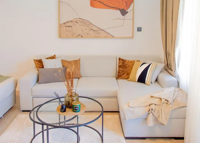 Palmera - Spacious With Pool View Vasilia