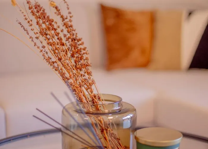 Palmera - Spacious With Pool View Vasilia