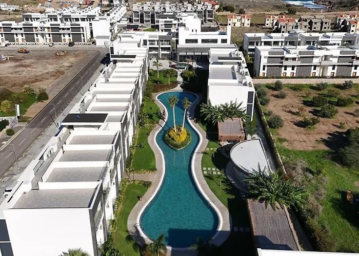 Palmera - Spacious With Pool View *