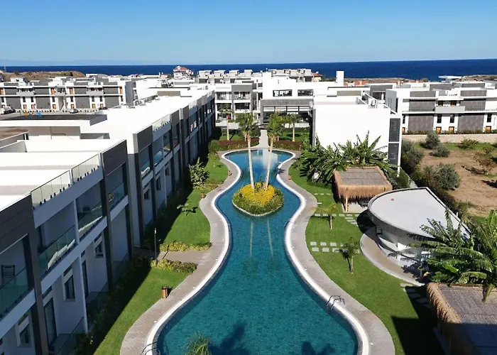 Palmera - Spacious With Pool View Lejlighed *