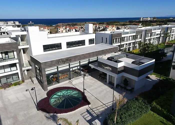 Palmera - Spacious With Pool View